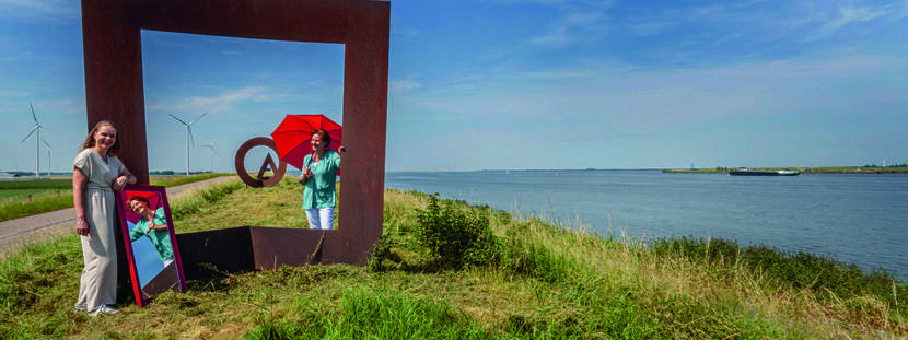 Amra van den Berg, Projectmanager Versterking Ketelmeerdijk - Vossemeerdijk Waterschap Zuiderzeeland en Nanda Tabor, Programmamanager HWBP-projecten (ambtelijk opdrachtgever) Waterschap Zuiderzeeland